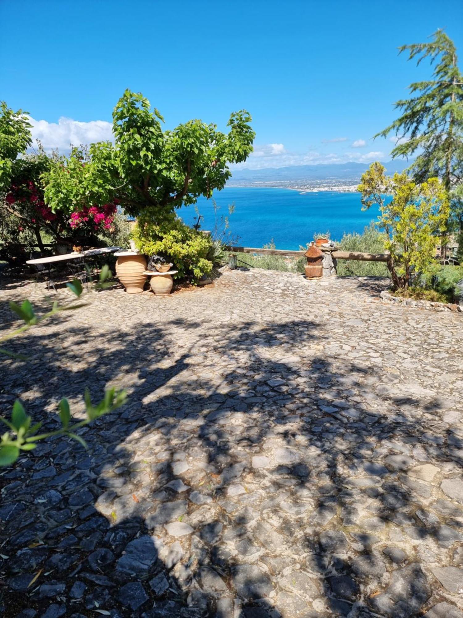 Unique View Apartment Каламата Экстерьер фото